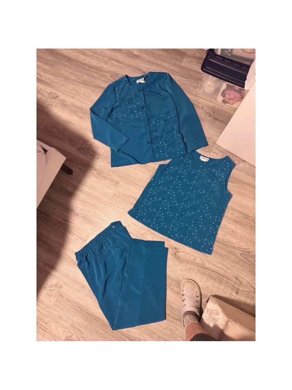 Vintage Teal 3 pc suit sleeveless tank pants and a jacket. Size 12 USA poly￼￼ - Picture 6 of 11